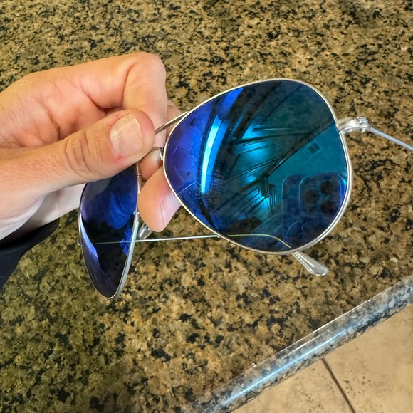 Authentic Ray Ban sunglasses with blue lenses and silver frames Aviator - Picture 6 of 7